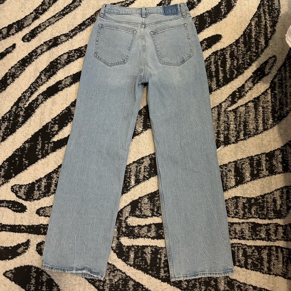 Abercrombie & Fitch High Rise 90’s Relaxed Jean - Picture 6 of 7
